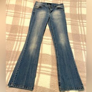 L.E.I. Flare jeans. Stretch. EUC. Size 7